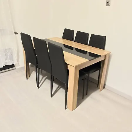 Kerinou Dans Immeuble Avec Interphone Apartman Breszt