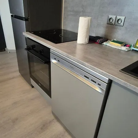 Kerinou Dans Immeuble Avec Interphone Apartman